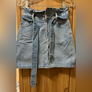 H&M NWT Paper Bag Waist Light Denim Skirt with Belt Size 4